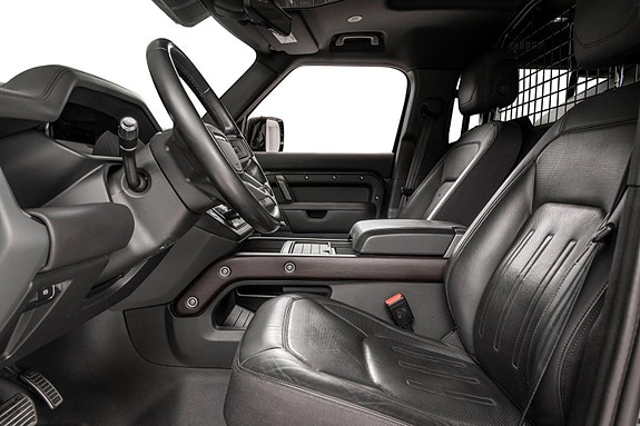 Land Rover Defender 110 6 of 30