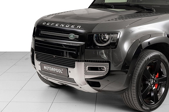 Land Rover Defender 110 12 of 30
