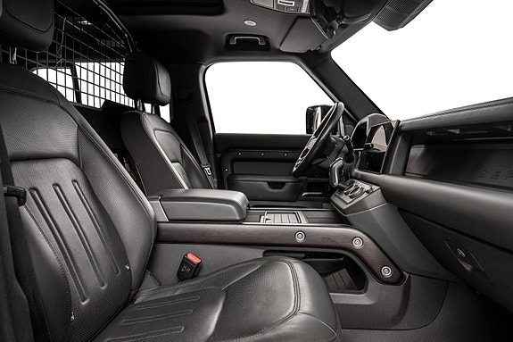 Land Rover Defender 110 9 of 30