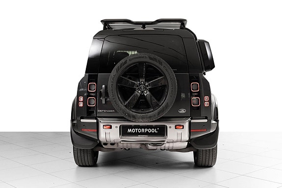 Land Rover Defender 110 5 of 5