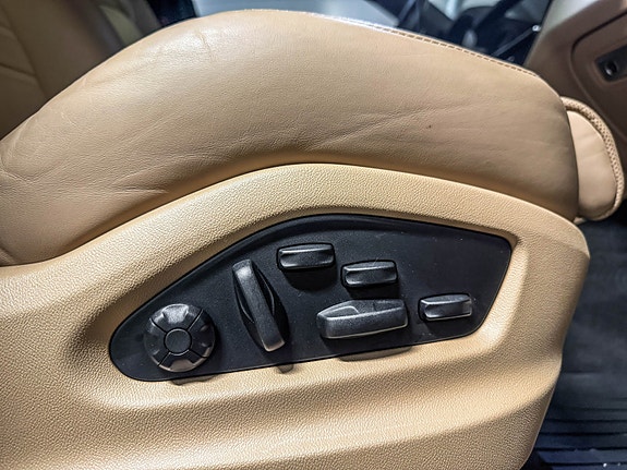 Porsche Cayenne 24 of 30