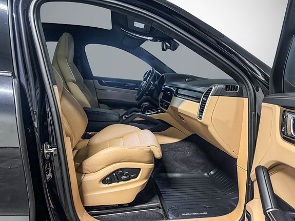 Porsche Cayenne 23 of 30