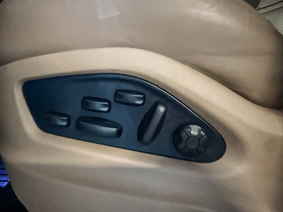 Porsche Cayenne 13 of 30