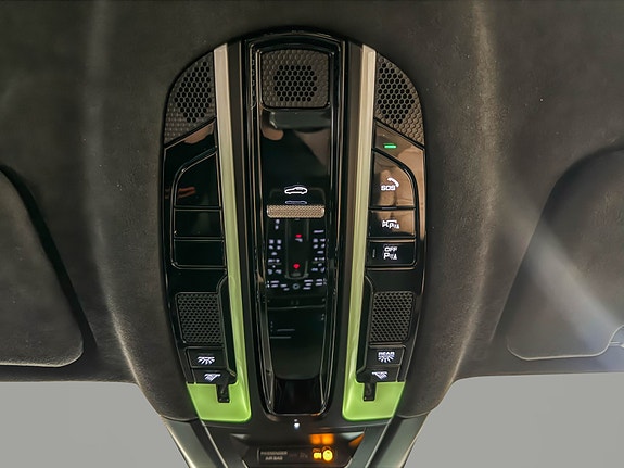 Porsche Cayenne 19 of 30
