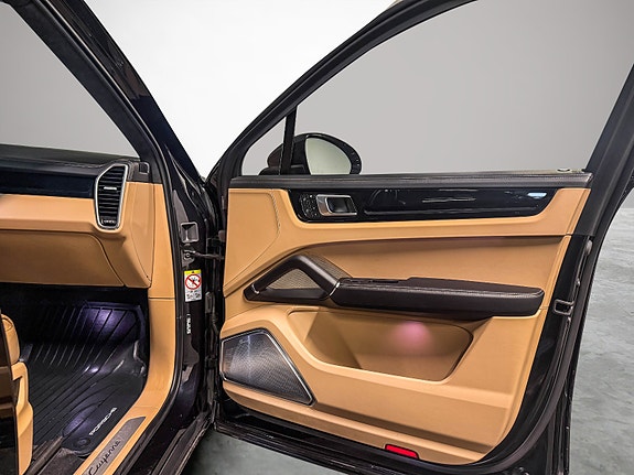 Porsche Cayenne 22 of 30
