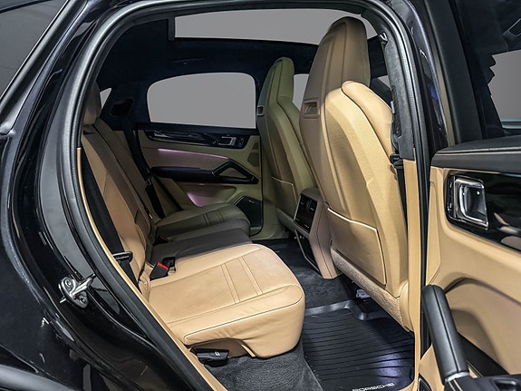 Porsche Cayenne 29 of 30