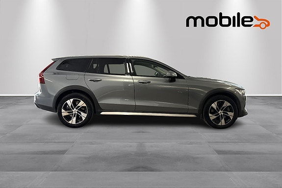 Volvo V60 Cross Country 2 of 24