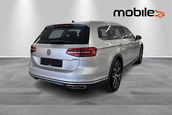 Volkswagen Passat Alltrack 3 of 24