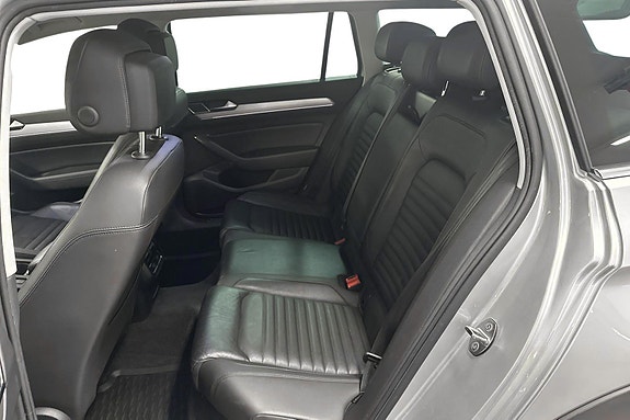 Volkswagen Passat Alltrack 7 of 24