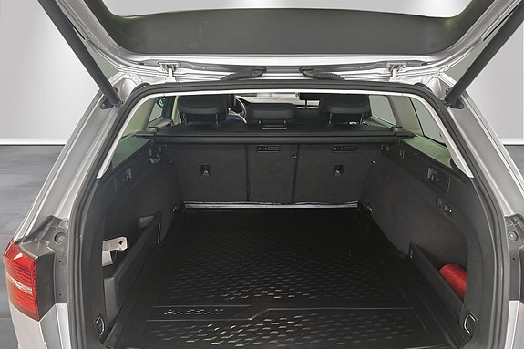 Volkswagen Passat Alltrack 5 of 24