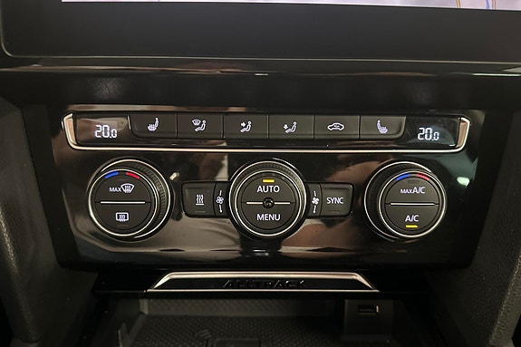 Volkswagen Passat Alltrack 15 of 24
