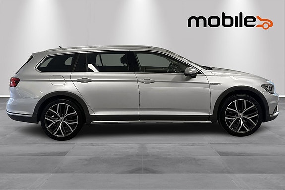 Volkswagen Passat Alltrack 2 of 24
