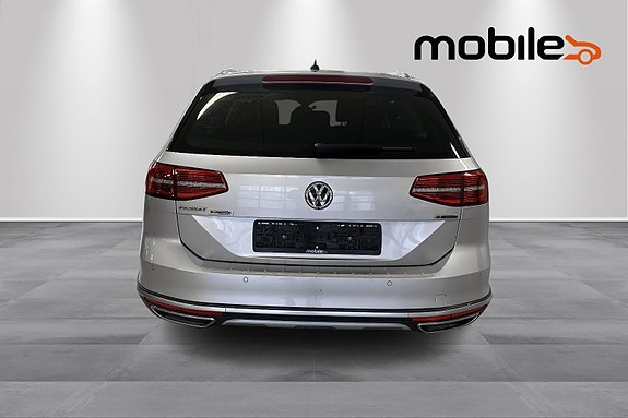 Volkswagen Passat Alltrack 4 of 24