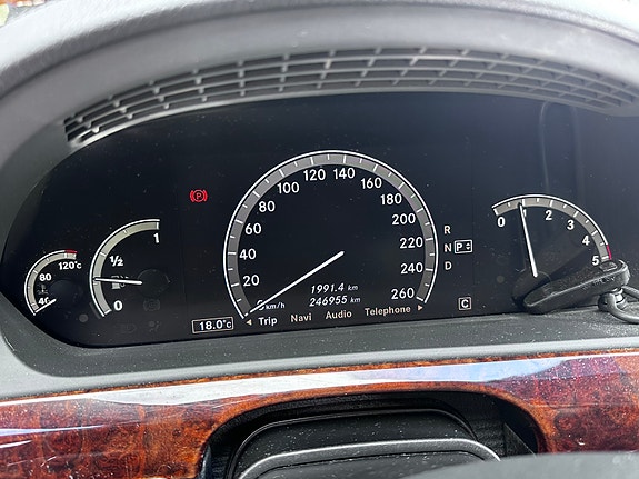 Mercedes-Benz S320 5 of 5