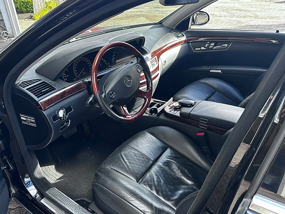 Mercedes-Benz S320 4 of 5