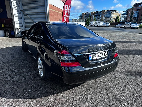 Mercedes-Benz S320 2 of 5