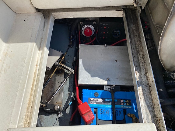 Sea Ray 23 ombygd for LS-motor 7 of 25