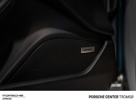 Porsche Taycan 26 of 30