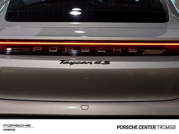 Porsche Taycan 21 of 30