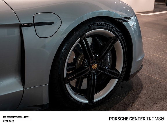 Porsche Taycan 16 of 30
