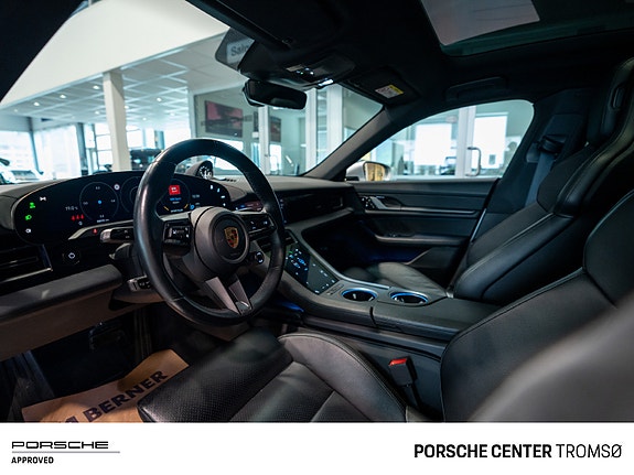 Porsche Taycan 27 of 30