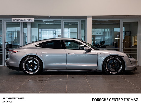 Porsche Taycan 10 of 30