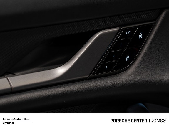 Porsche Taycan 23 of 30