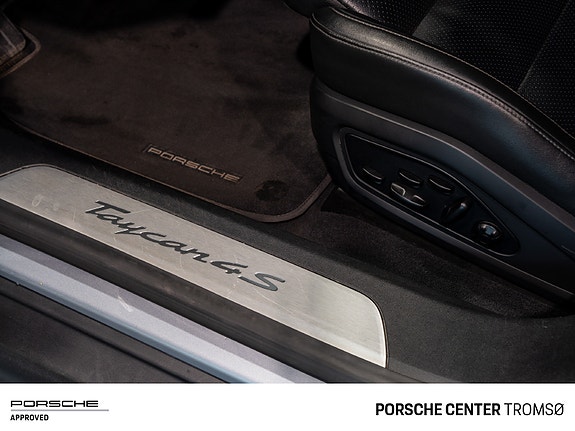 Porsche Taycan 25 of 30