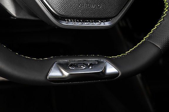 Peugeot e-2008 15 of 26