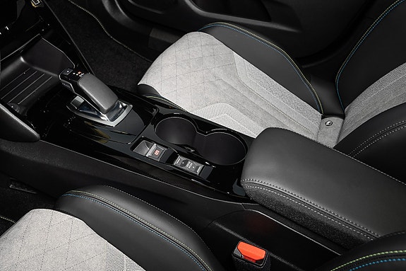 Peugeot e-2008 8 of 26