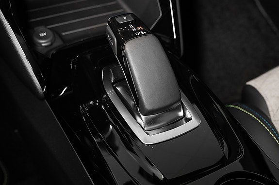 Peugeot e-2008 25 of 26