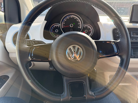 Volkswagen UP! 22 of 28