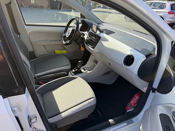 Volkswagen UP! 28 of 28