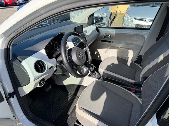 Volkswagen UP! 25 of 28