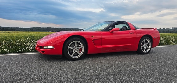 Chevrolet Corvette 2 of 10