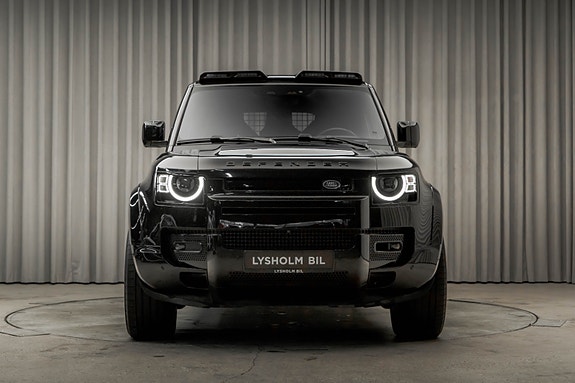 Land Rover Defender 110 3 of 5