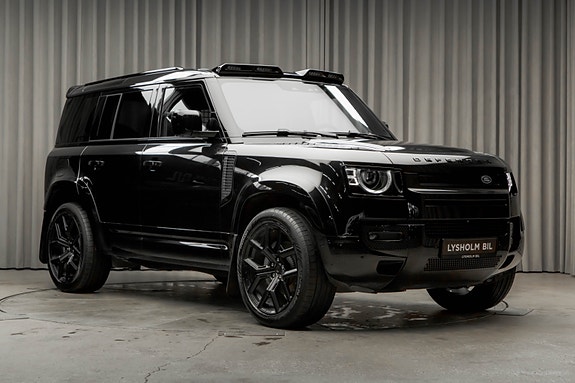 Land Rover Defender 110 2 of 5