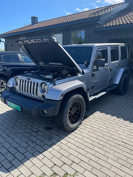 Jeep Wrangler 2 of 5