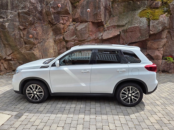 Suzuki Vitara 2 of 9