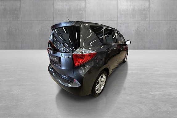 Toyota Verso-S 3 of 5