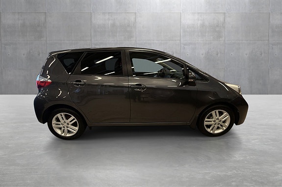 Toyota Verso-S 2 of 5
