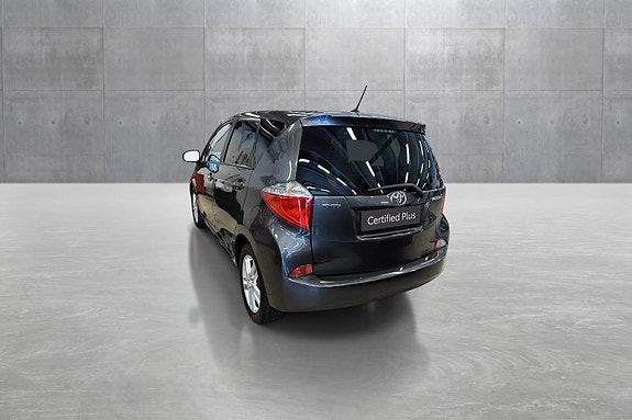 Toyota Verso-S 4 of 5