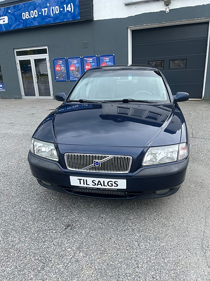 Volvo S80 2 of 5