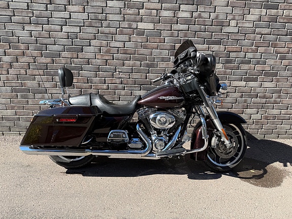 Harley-Davidson FLHX Street Glide 9 of 9