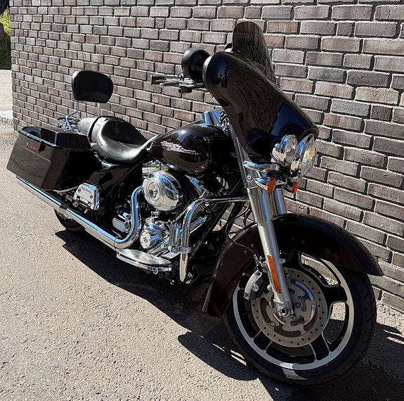 Harley-Davidson FLHX Street Glide 3 of 5
