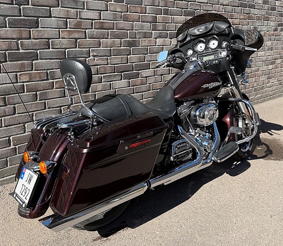 Harley-Davidson FLHX Street Glide 2 of 5