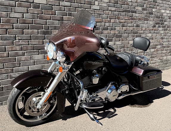 Harley-Davidson FLHX Street Glide 6 of 9