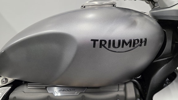 Triumph Rocket III R 4 of 10