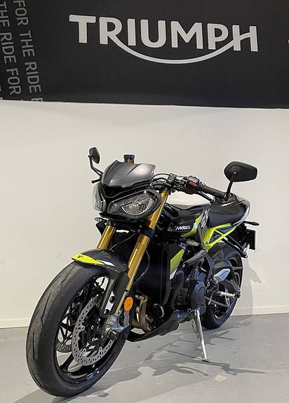 Triumph Street Triple Moto2™ Edition 2 of 17