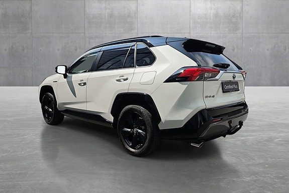 Toyota RAV4 3 of 5
